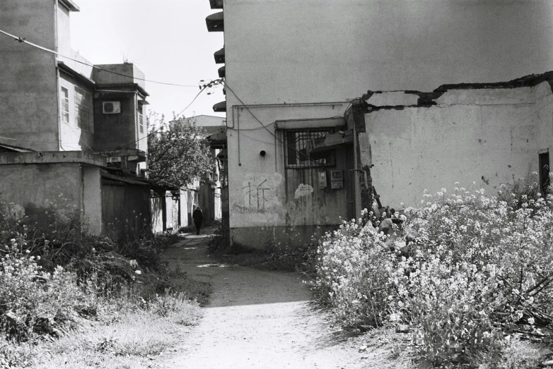 an old run down building in a neighborhood