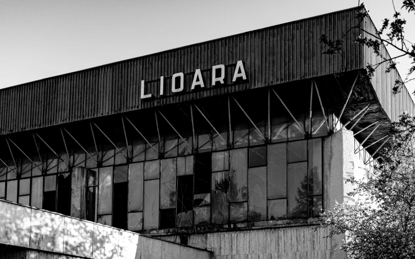 an old abandoned building that says lidada