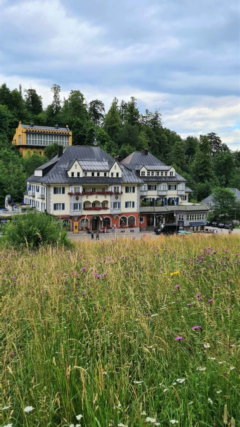 a group of buildings are by the water