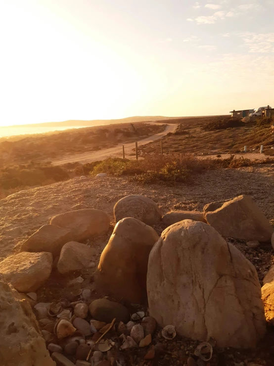 a bunch of rocks are sitting by the water