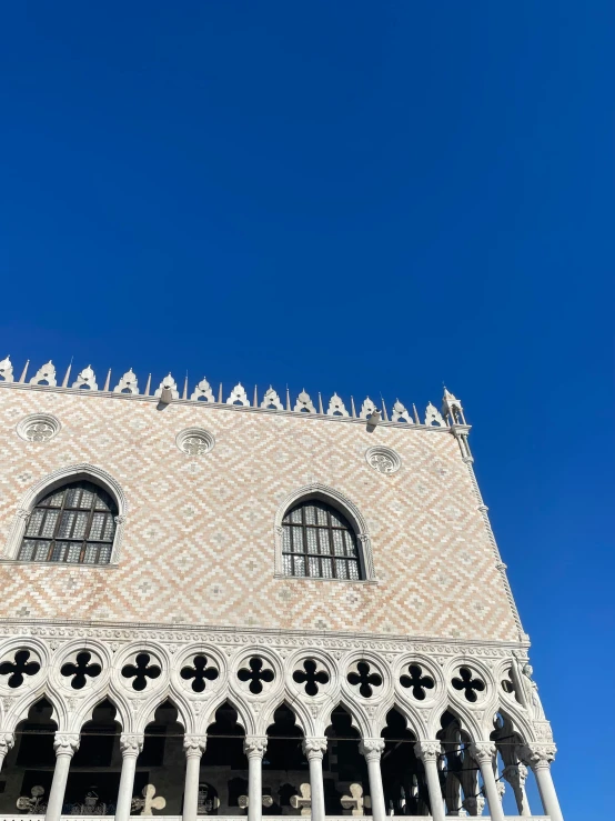 the architectural structure of a building that has arches and pillars