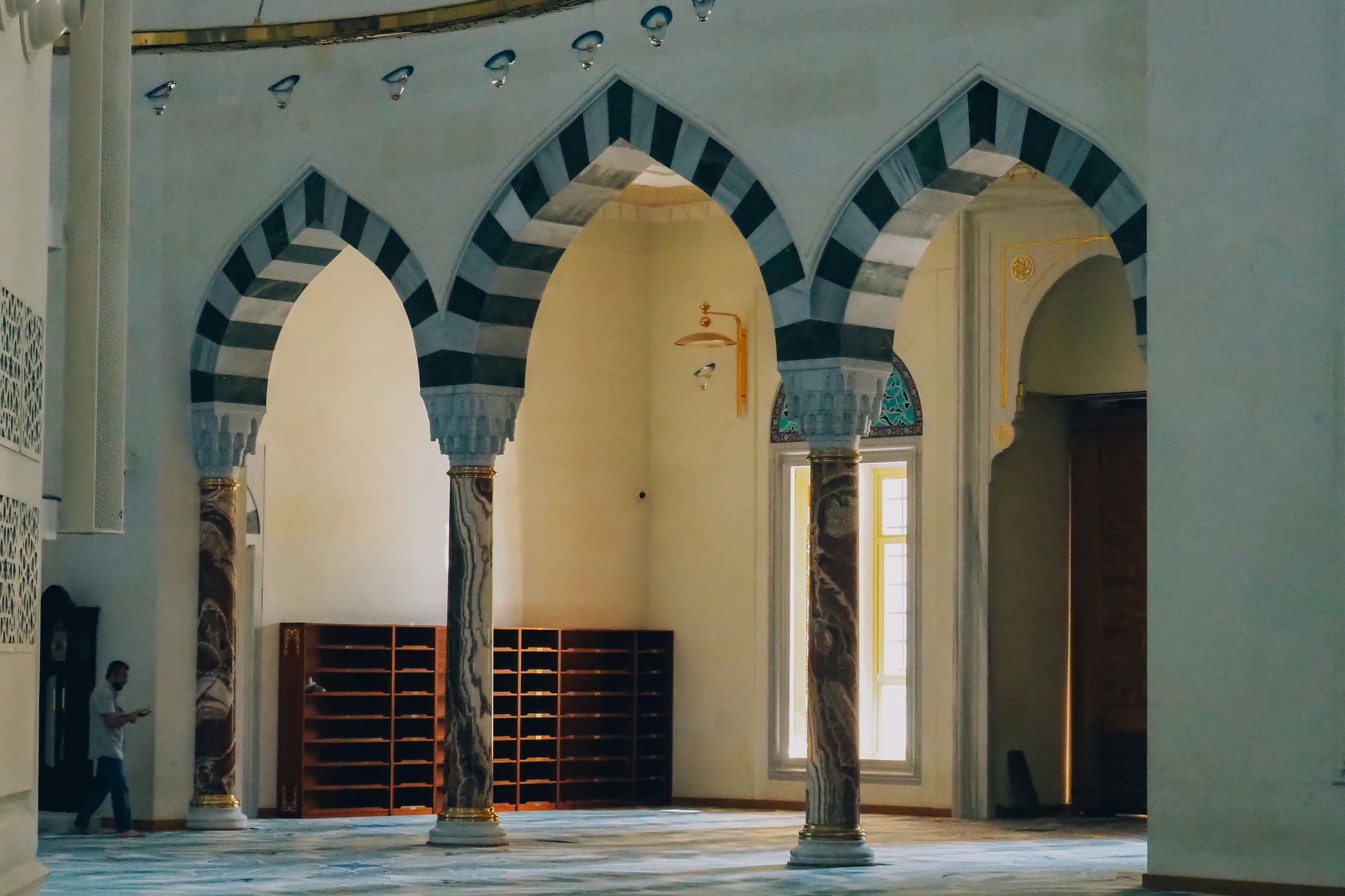 a room with some columns and arches in it