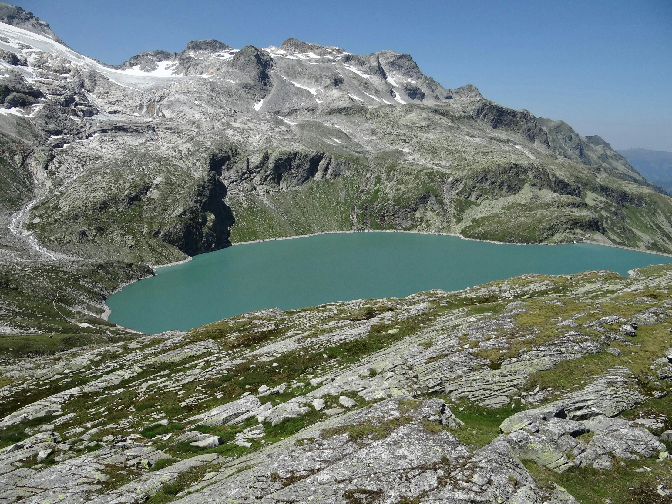 a lake that is in the middle of a mountain