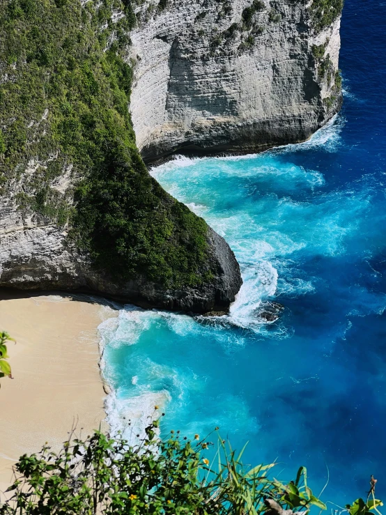 there is a sandy beach next to some water