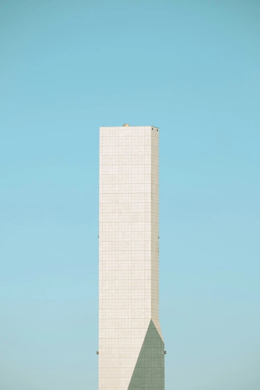 a white building stands near some grass