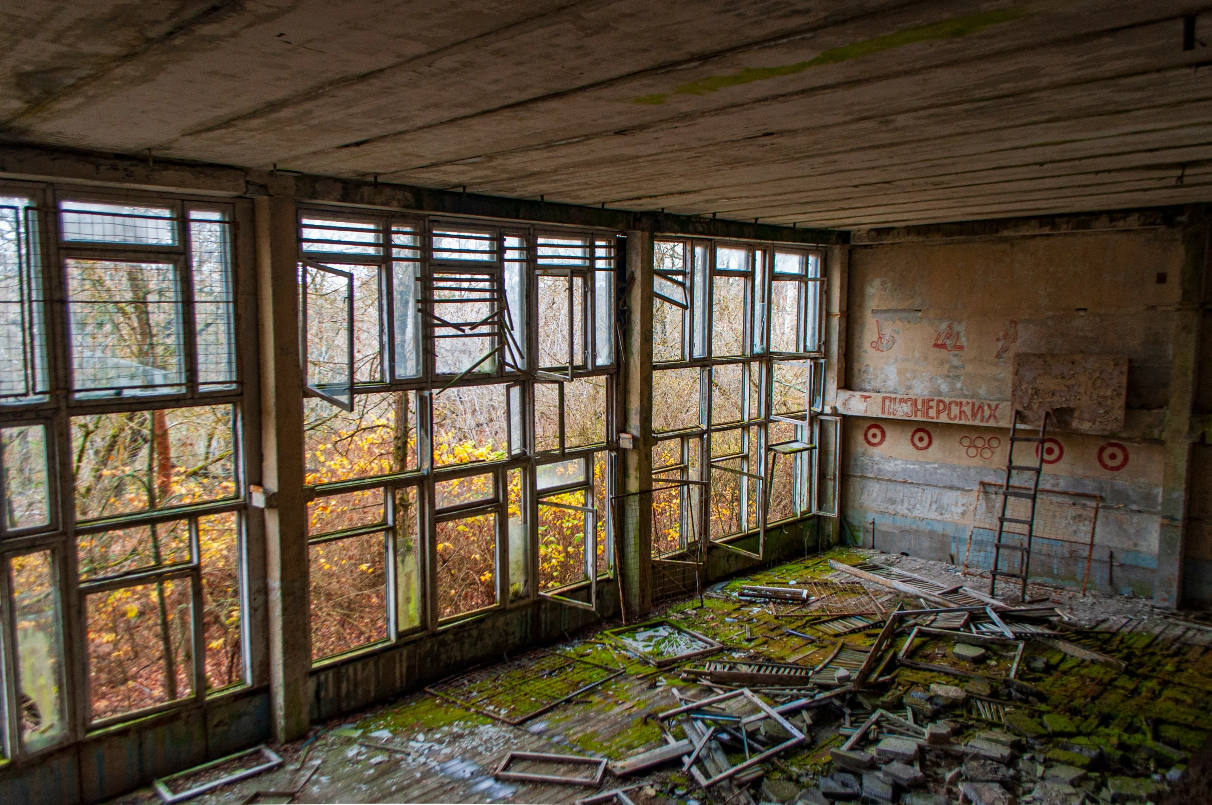 abandoned room with windows and graffiti