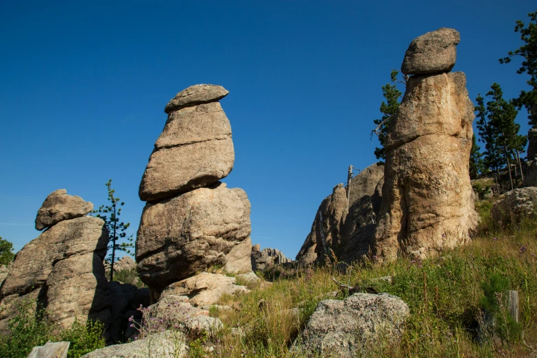 a picture of a rock formation made by large rocks