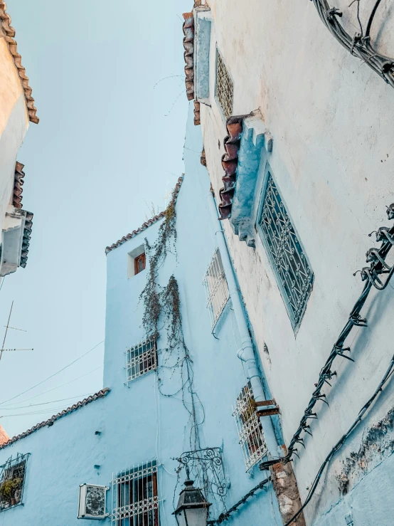 a picture taken from the bottom up looking up at an upward view