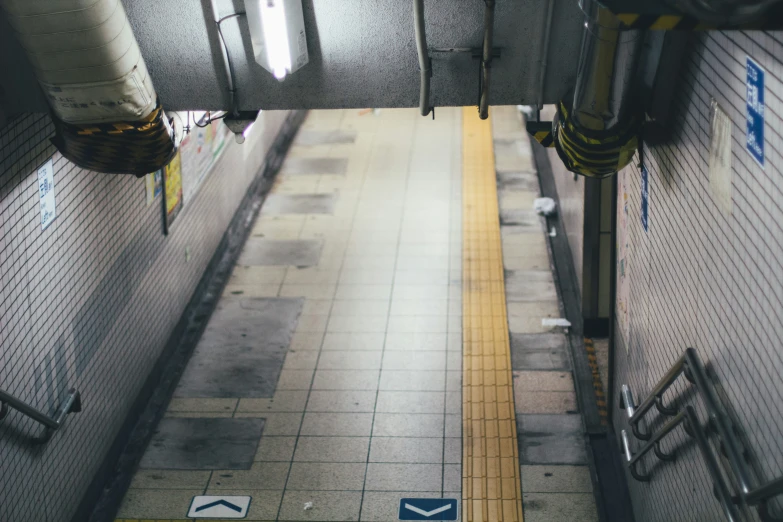 an overhead view of a train platform near the platform