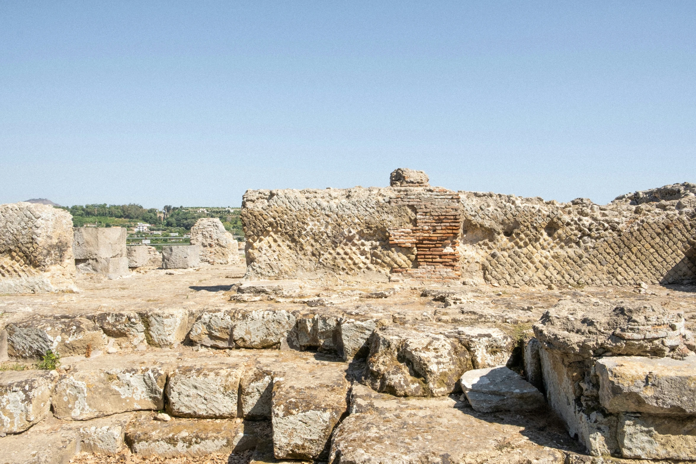 the ruins at ancient city of knosso in croatia