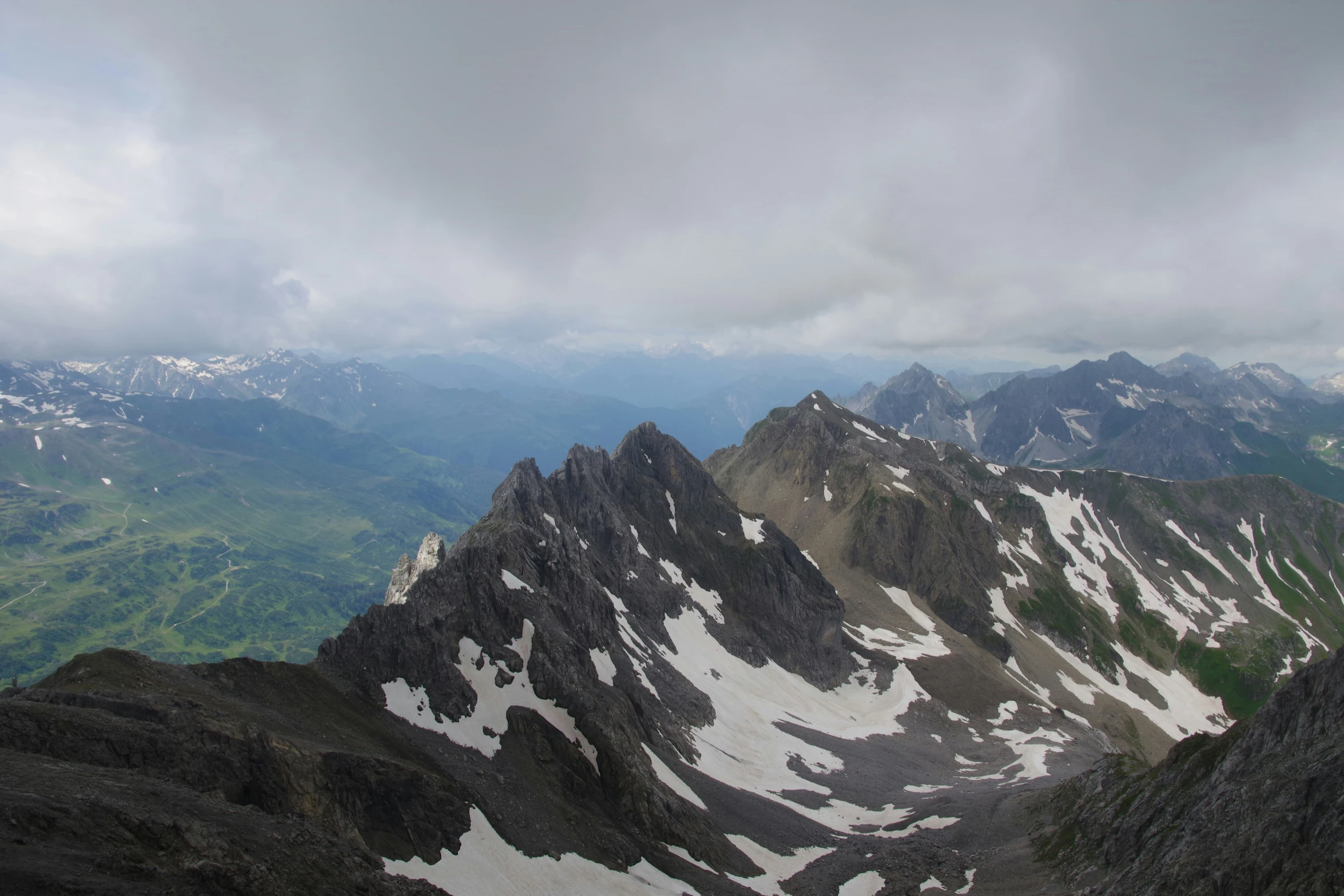 a scenic mountain range with snow on the top and snowy bottom