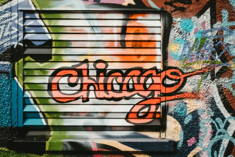 the graffiti on the side of a building in chicago