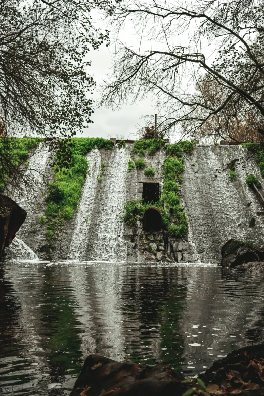 the water is running down the side of a waterfall