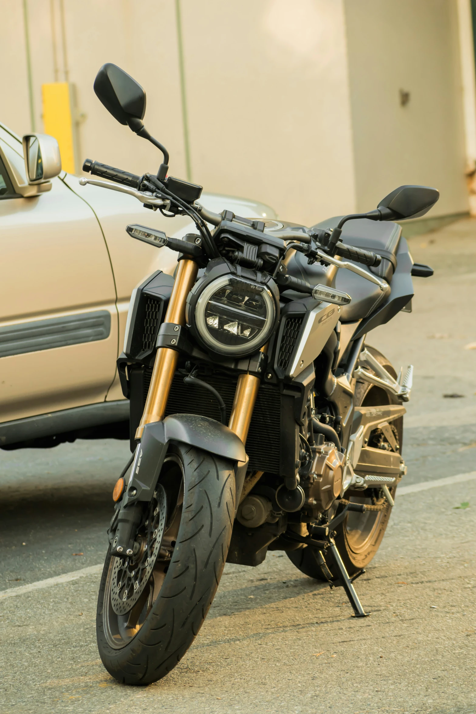 a motorcycle is parked next to a car