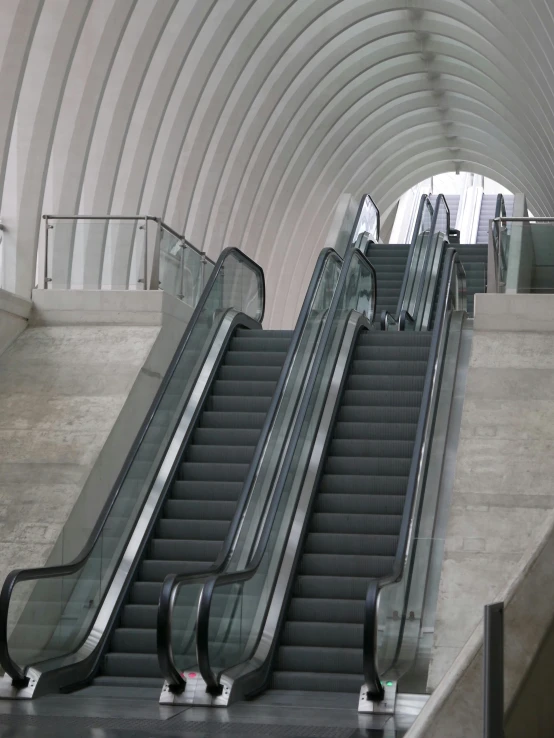 an escalator with two escalators in it