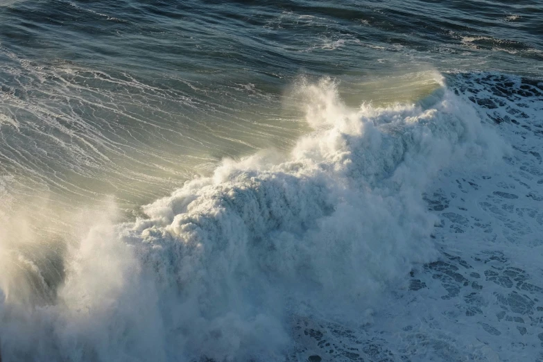 this is a s of the ocean, with waves crashing on it