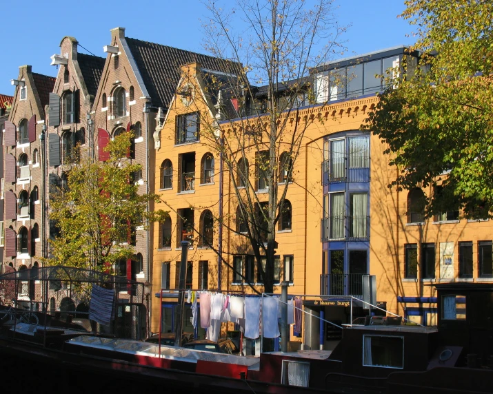 a row of houses next to each other on a waterway