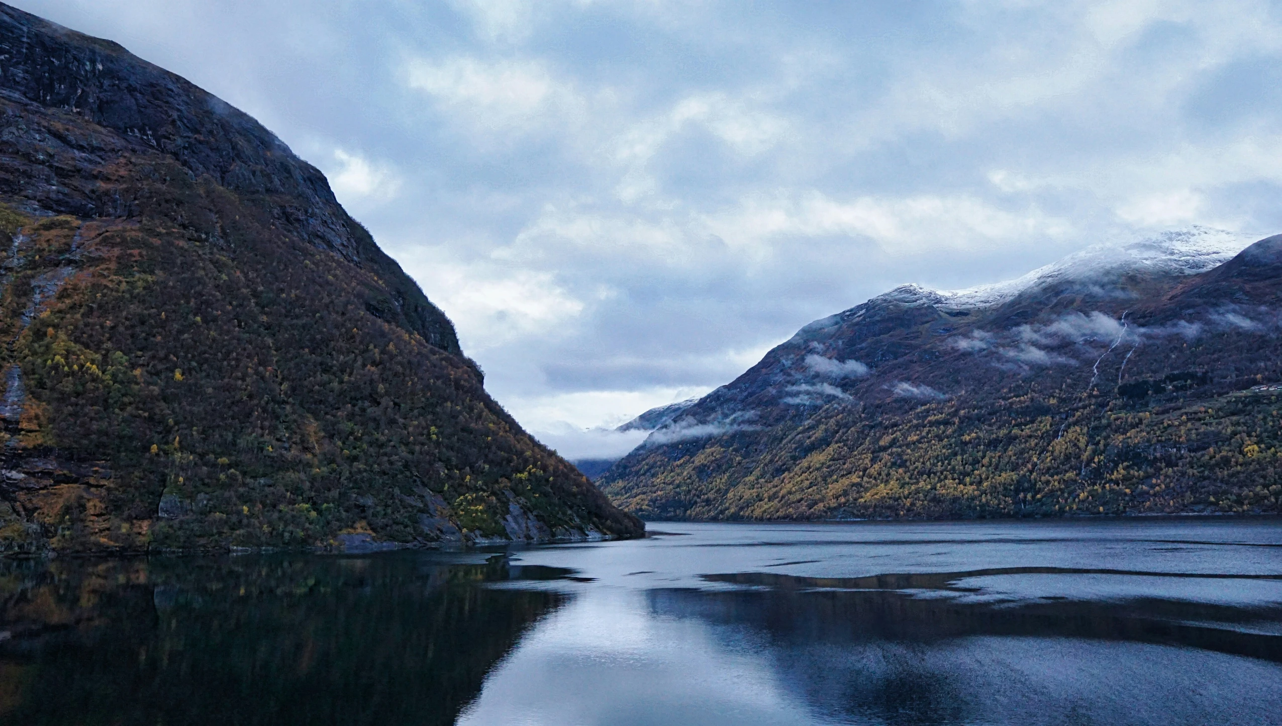 a lake that is surrounded by a mountain