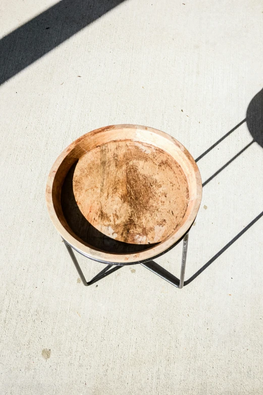 a plate sitting on top of a metal stand