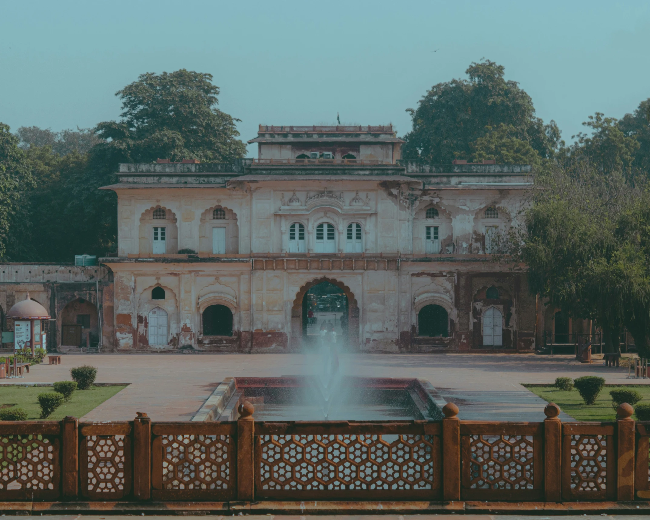 the courtyard at the palace is surrounded by an old fountain