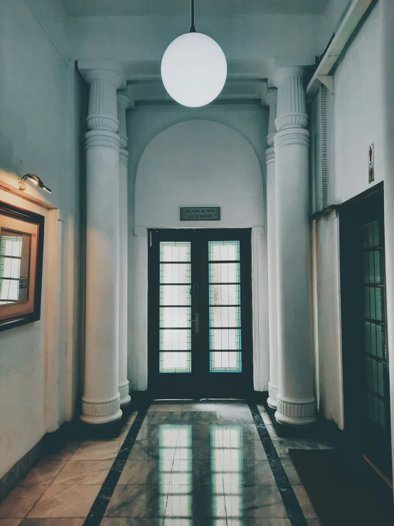 a hallway inside an old building with white arches