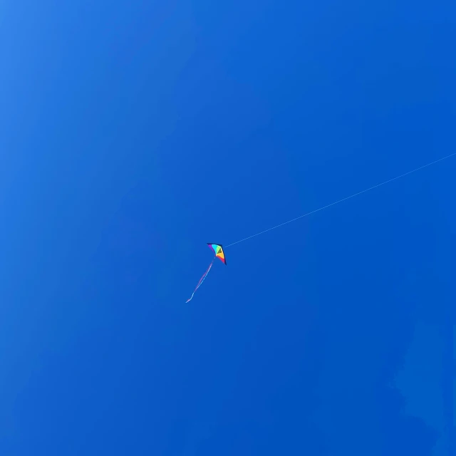 two kites are flying through the air and a string flies