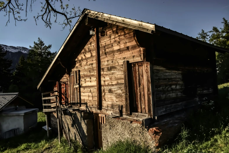 an old wooden building in the mountains