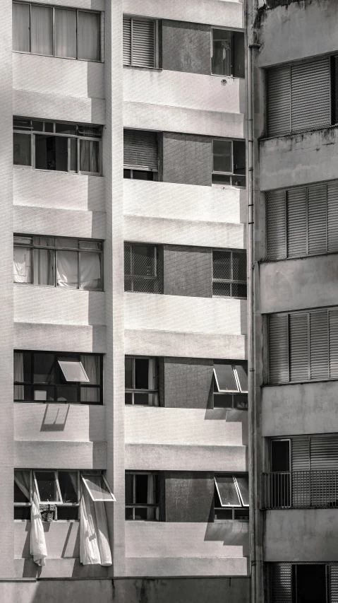 an apartment building with the mesh on the side