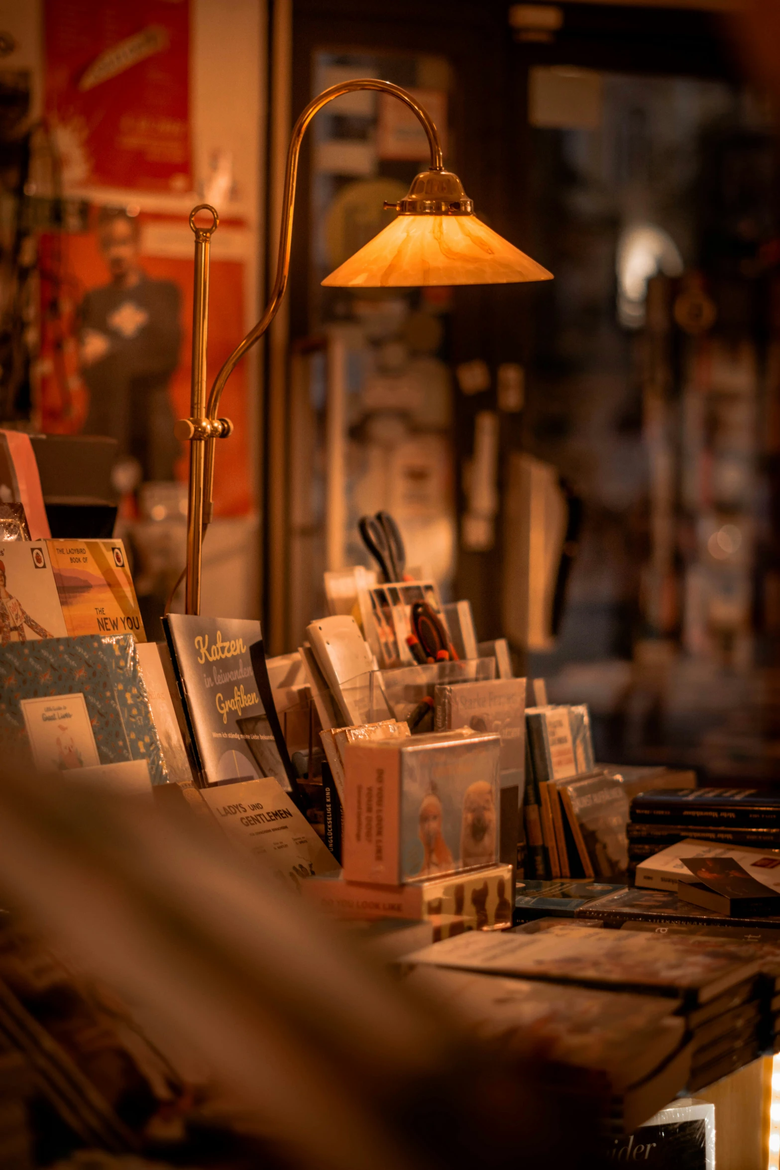 a light shade is over some books on the table