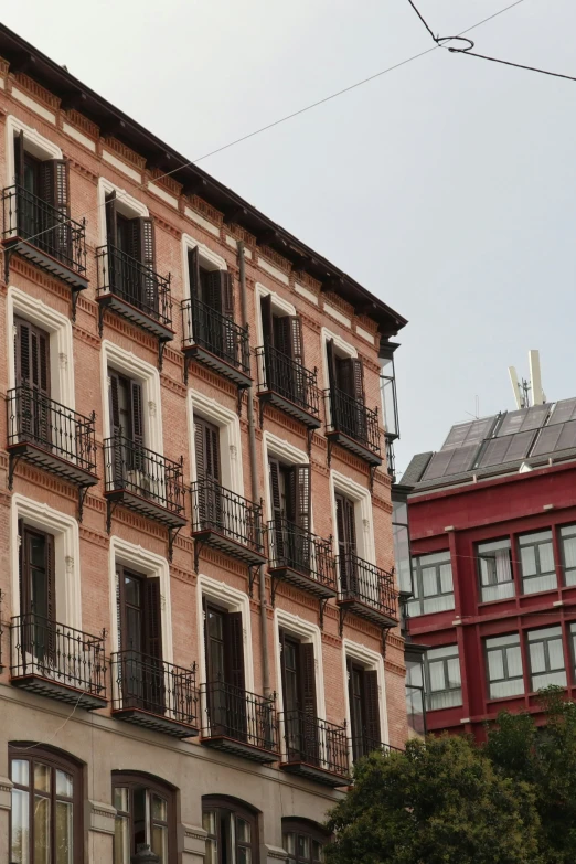 a large building with many balconies near by