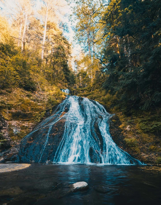 there is a waterfall in the middle of a stream