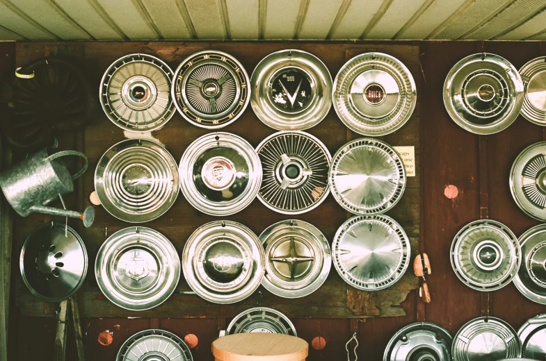 a table that has many different metal plates on it