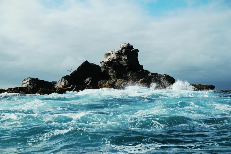 a po of some rocks with water