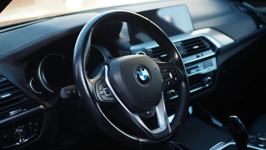 an interior view of the bmw e - trac shows a black dash board