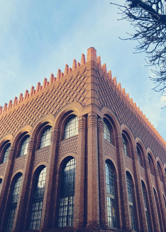 an architectural building with many windows and a tall, long side