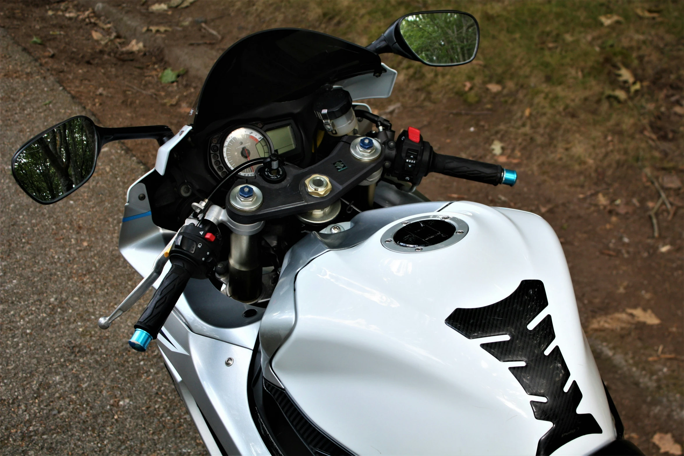 a black and white motorcycle sits on the ground