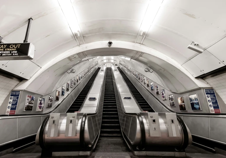 an escalator filled with lots of metal and surrounded by metal steps