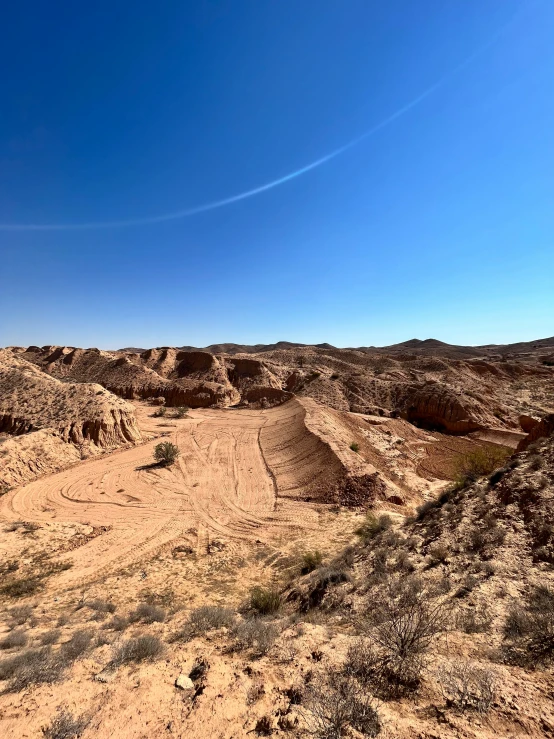 a desert scene that is in very some condition