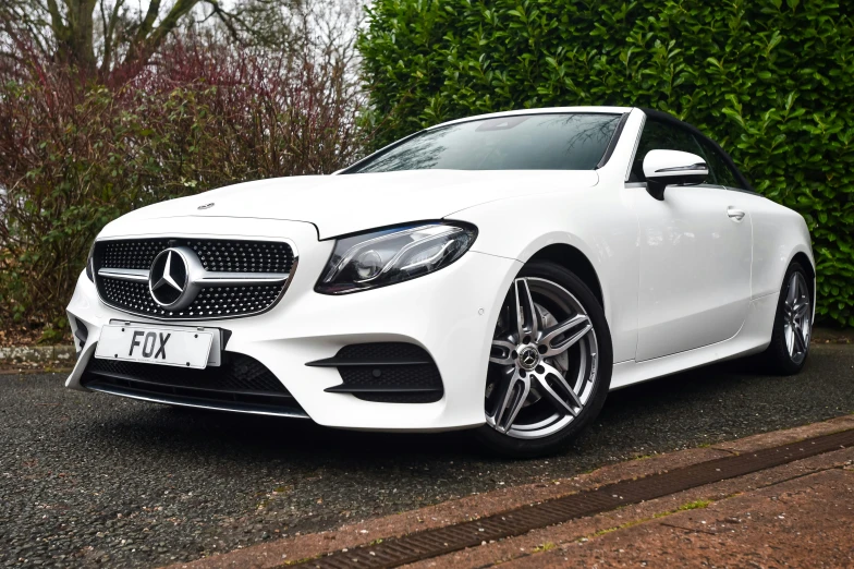 the front view of the mercedes benz slc cab