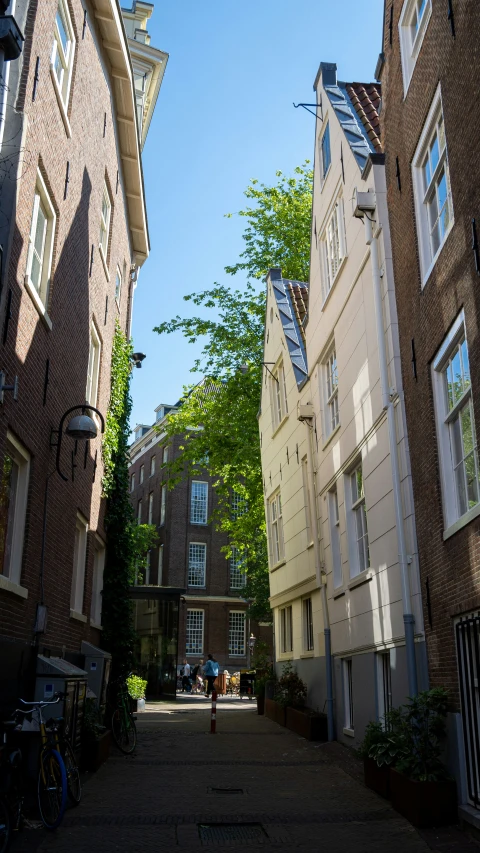 a narrow alley way lined with brown brick buildings