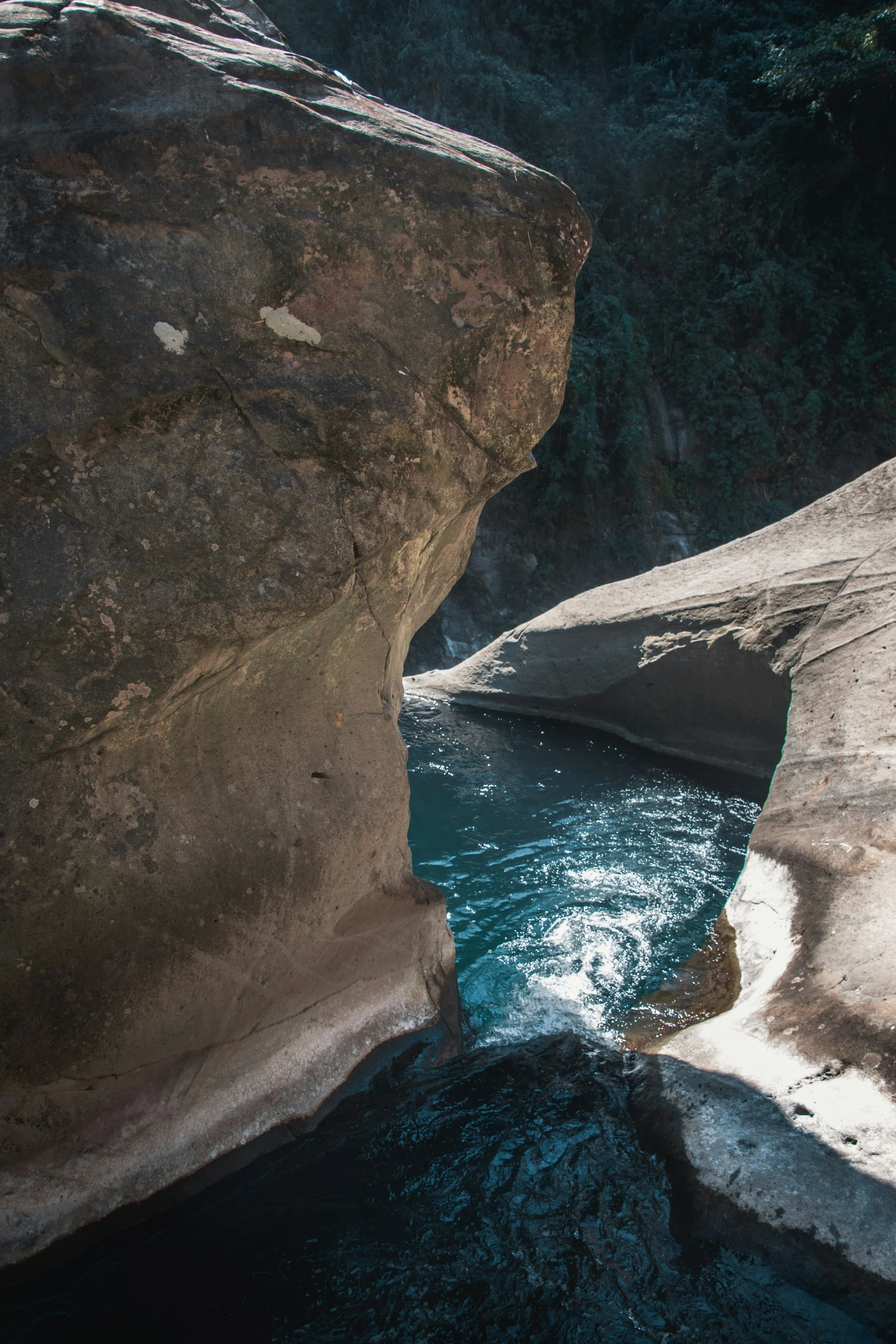 an image of a river between a cliff and a gorge