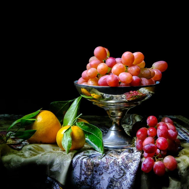 a glass bowl of gs with oranges and pears