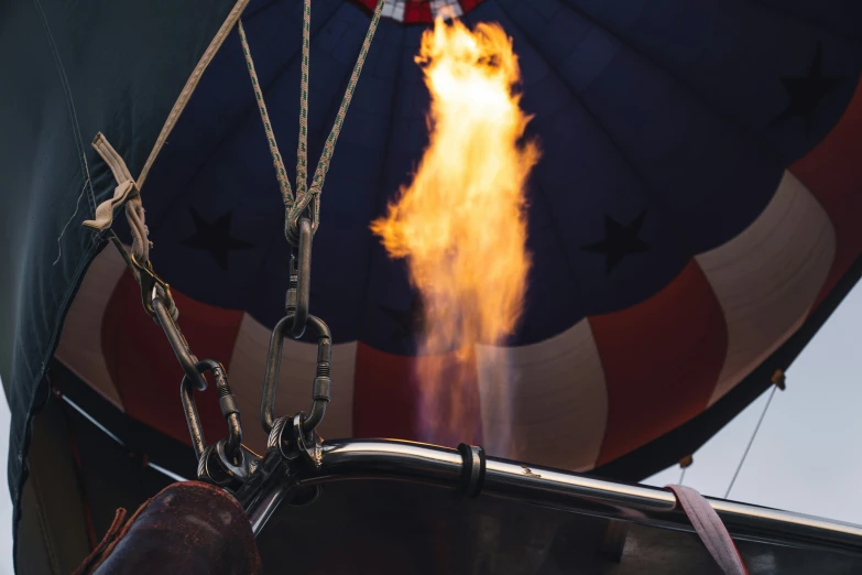 an image of a  air balloon with chains