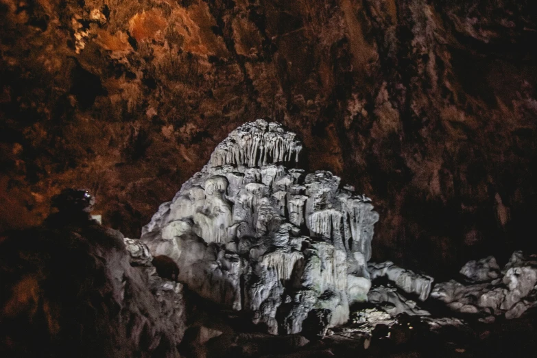 the top of some big rocks in the dark