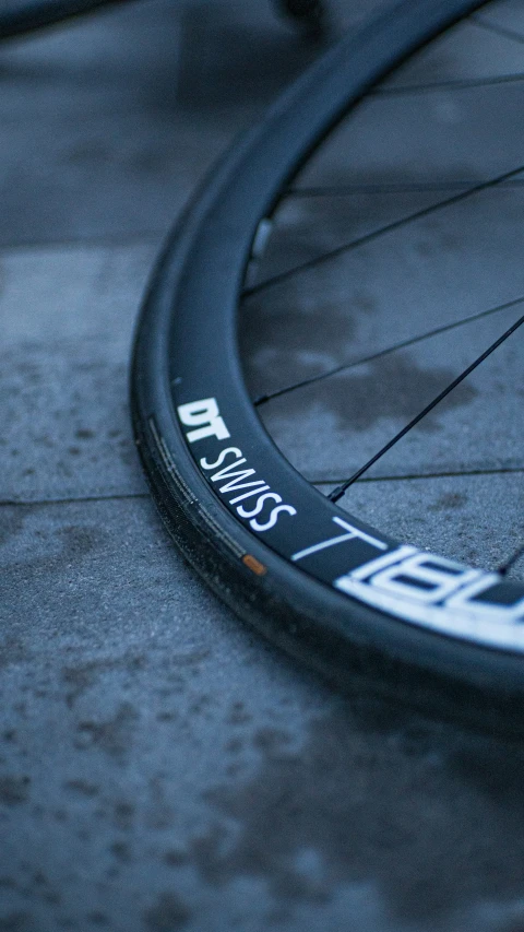 the front wheel of a bicycle with its ke spokes