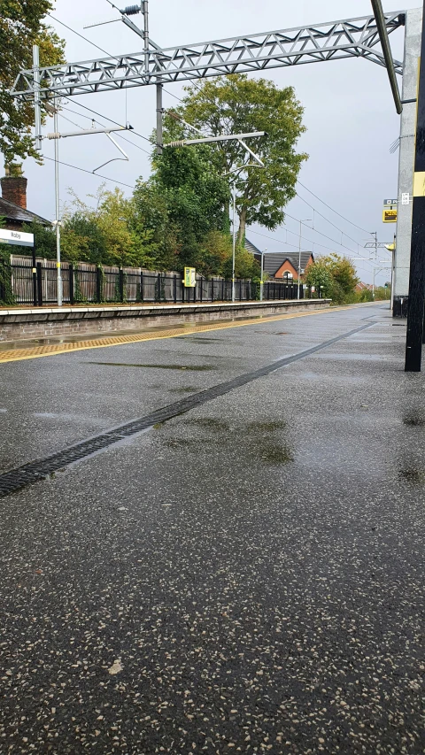 the side of a road is ed with mud