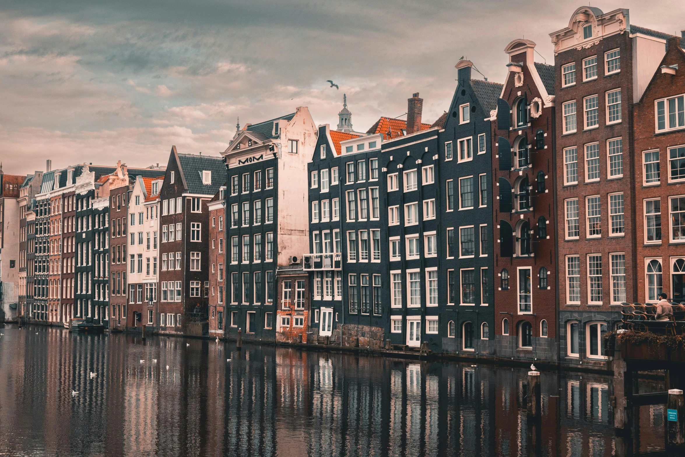 buildings are next to the water on an overcast day