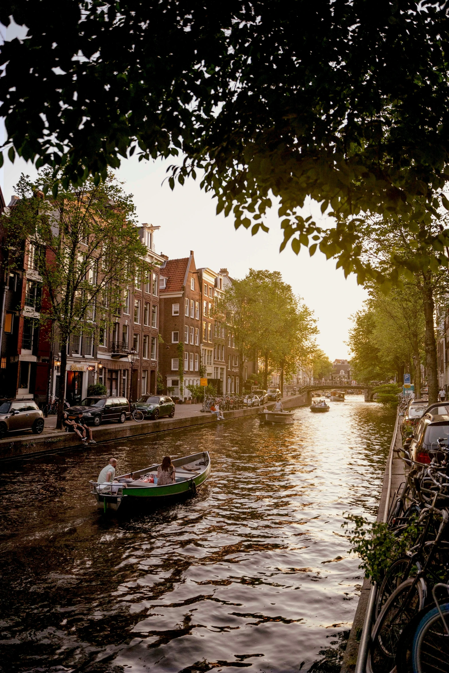 an image of a canal that is near buildings