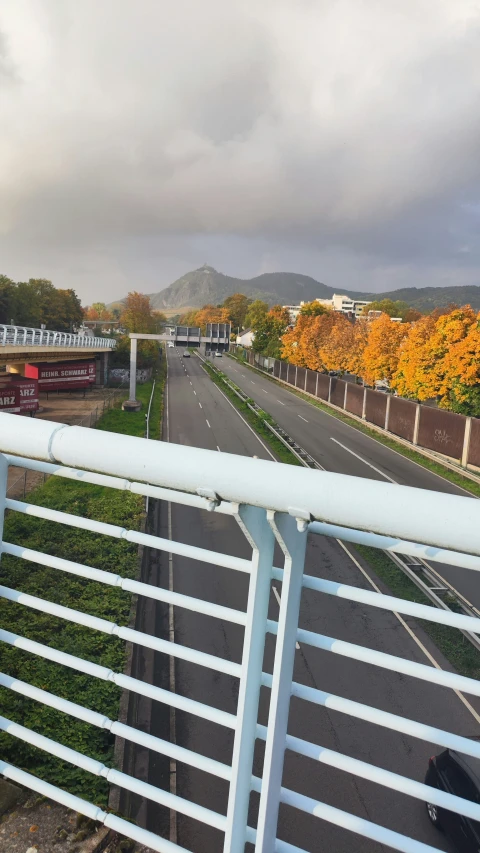 a roadway with traffic going over a bridge