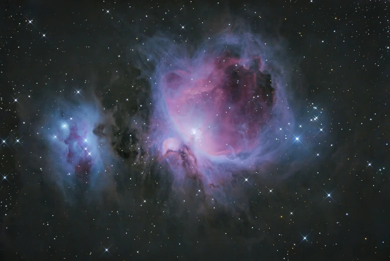 a very large star cluster in the middle of the night sky